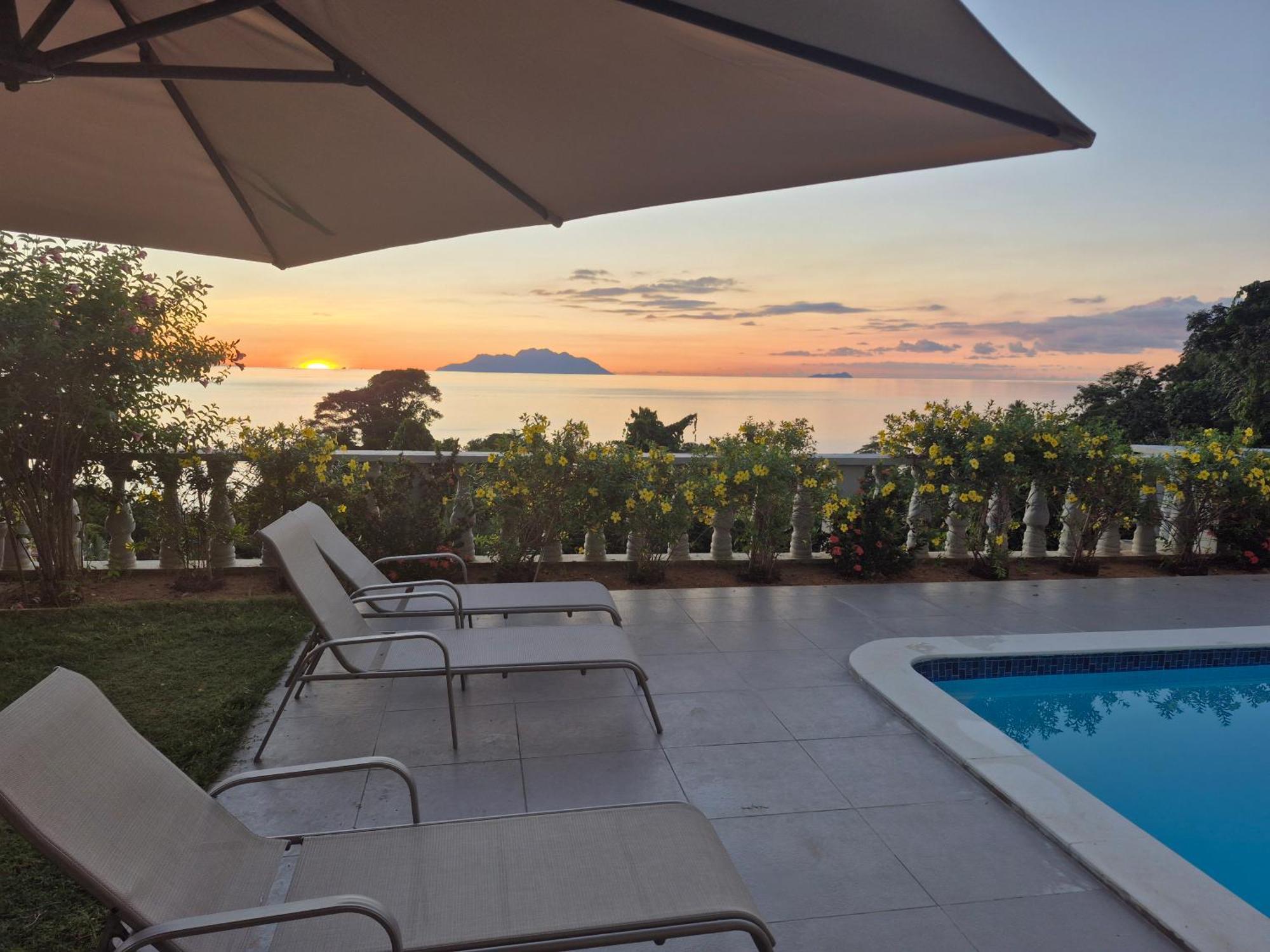 Calm Sorento Glacis  Exterior foto